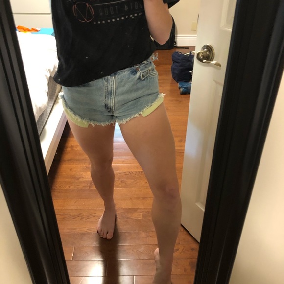 SOLD - Urban Outfitters Raw Hem Levis Denim Shorts - Picture 5 of 6